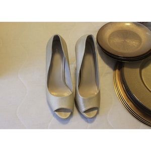 Cream Heels with Gold Sparkle